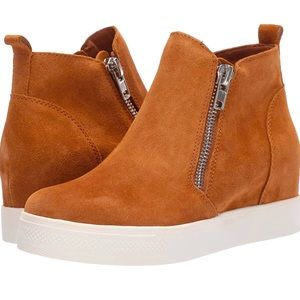 Steve Madden Women’s Wedge Sneaker in Cognac 🤎